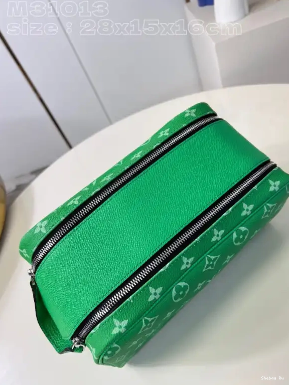 VUITTON LOUIS KIT -28*15*16.5CM DOPP 0515